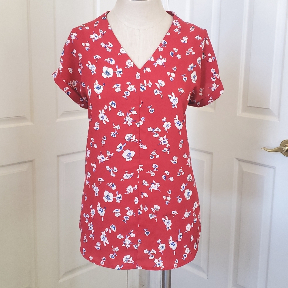 Pleione Anthropologie Floral V-Neck Blouse M Red Short Sleeve Cuffed Dolman Top - Picture 3 of 10